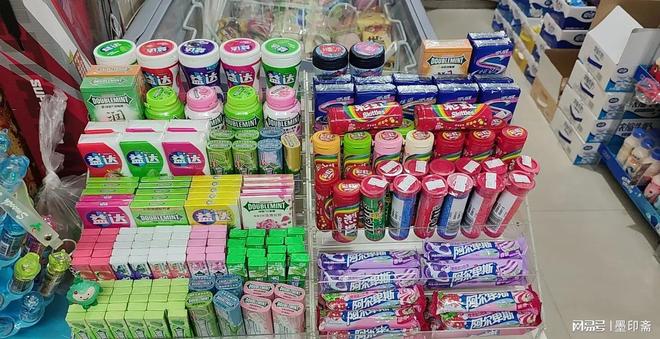 ？口香糖被注意力抛弃了排队不看货架改刷手机(图2)